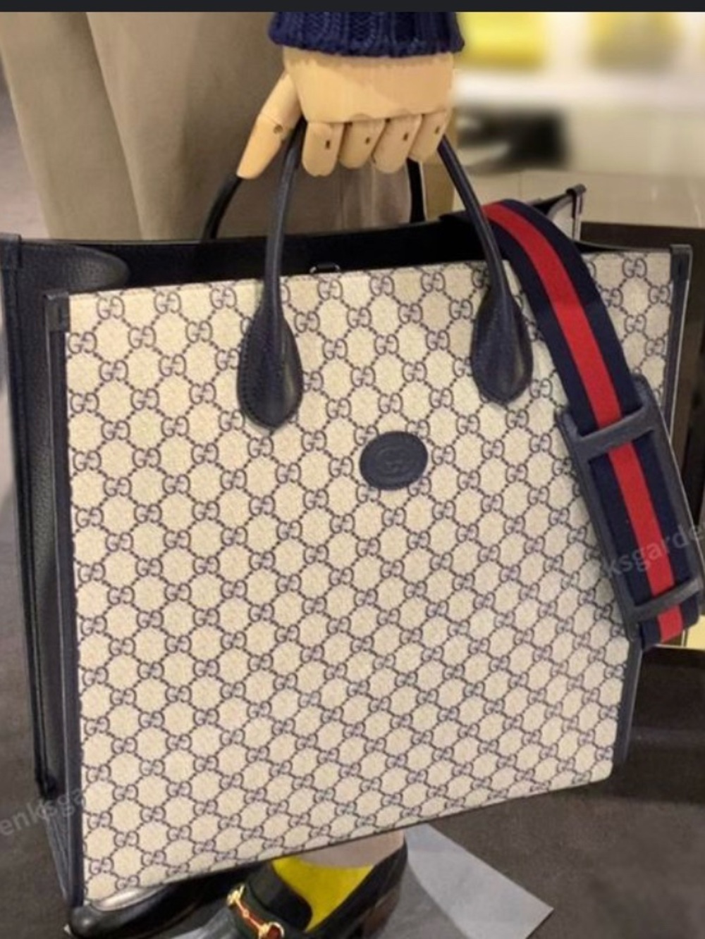 Gucci Interlocking G medium GG canvas tote